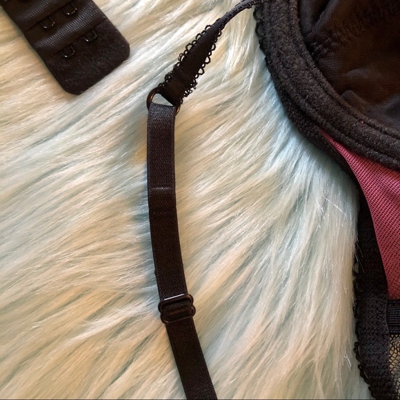 NWOT~VS. 36B Bra🖤 - Picture 6 of 16